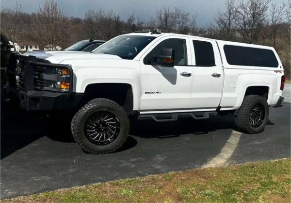 2018 CHEVROLET SILVERADO 2500 4X4--Z71 with Camper Shell