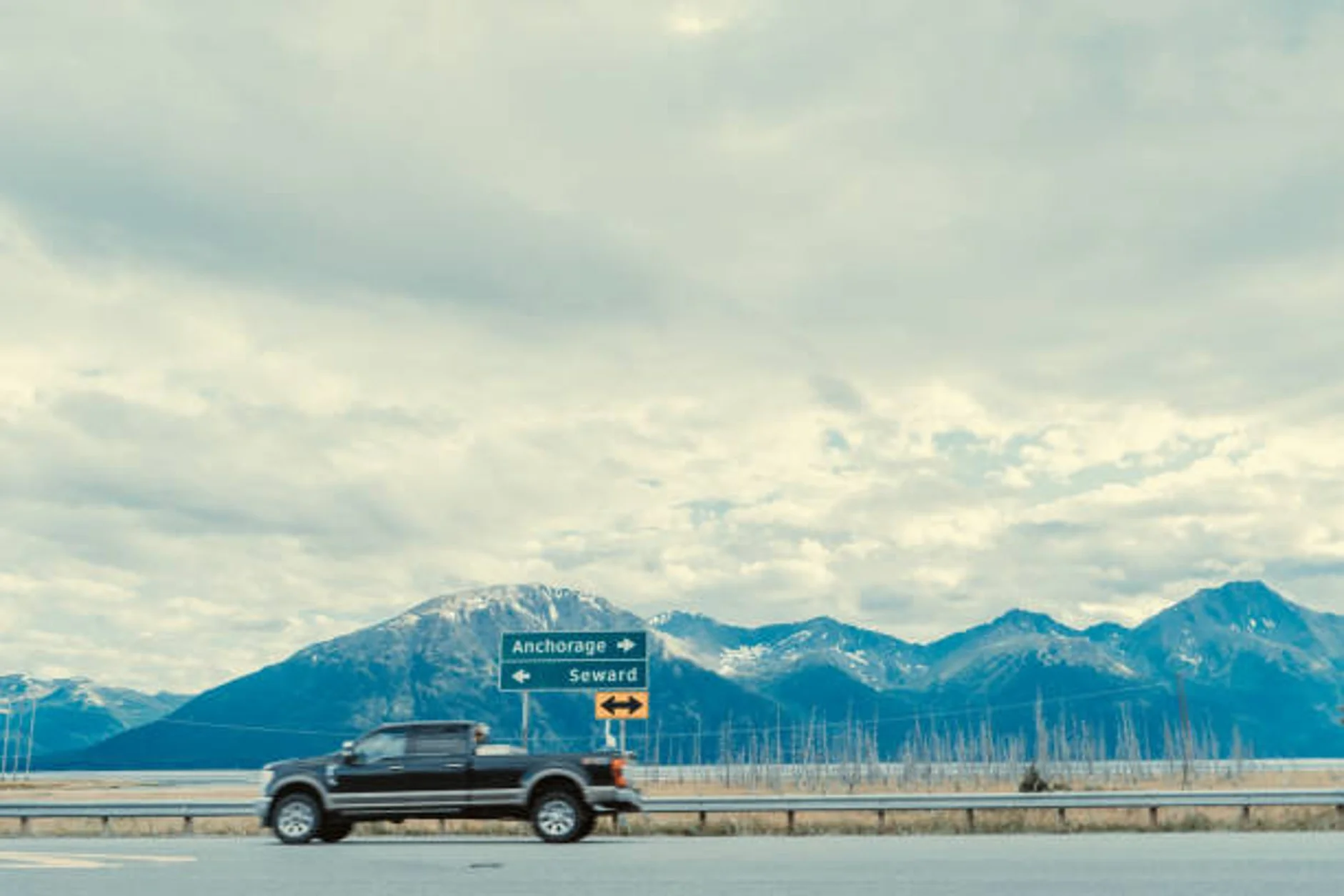 How Can Luxury Car Rental Turn an Ordinary Trip Into a Premium Experience?
